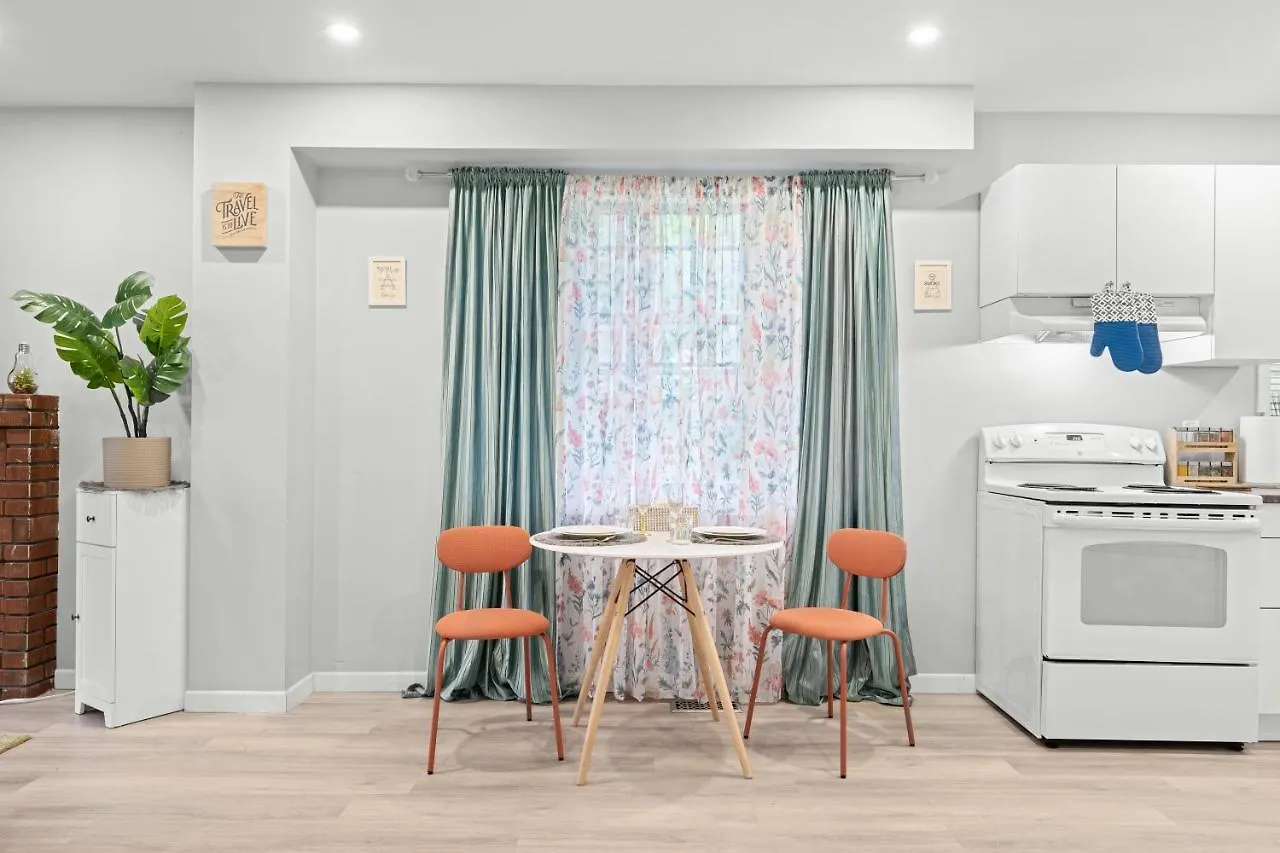 Close To Mall With Private Toilet, Free Wi-Fi And Parking Apartment Toronto 0*,