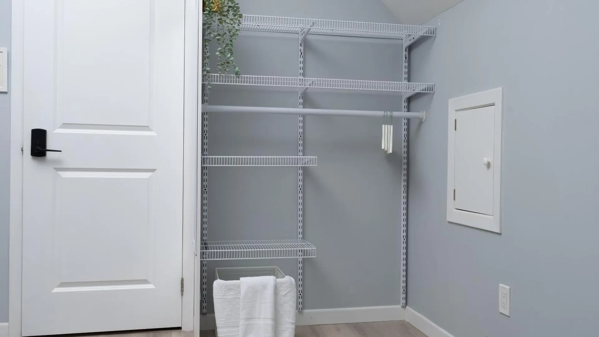 Homestay Close To Mall With Private Toilet, Free Wi-Fi And Parking Apartment Toronto