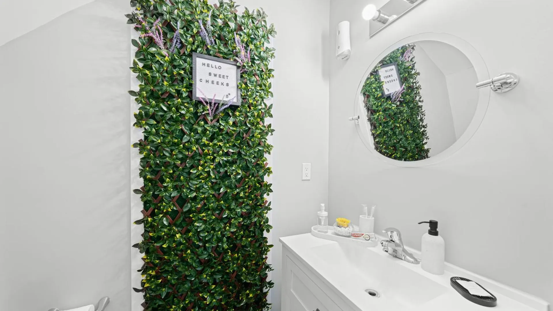 Appartamento Close To Mall With Private Toilet, Free Wi-Fi And Parking Toronto Canada