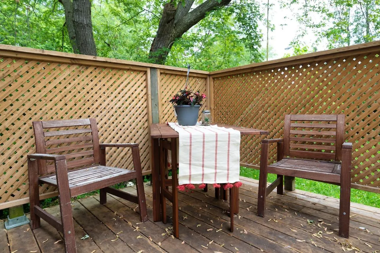 Homestay Close To Mall With Private Toilet, Free Wi-Fi And Parking Apartment Toronto