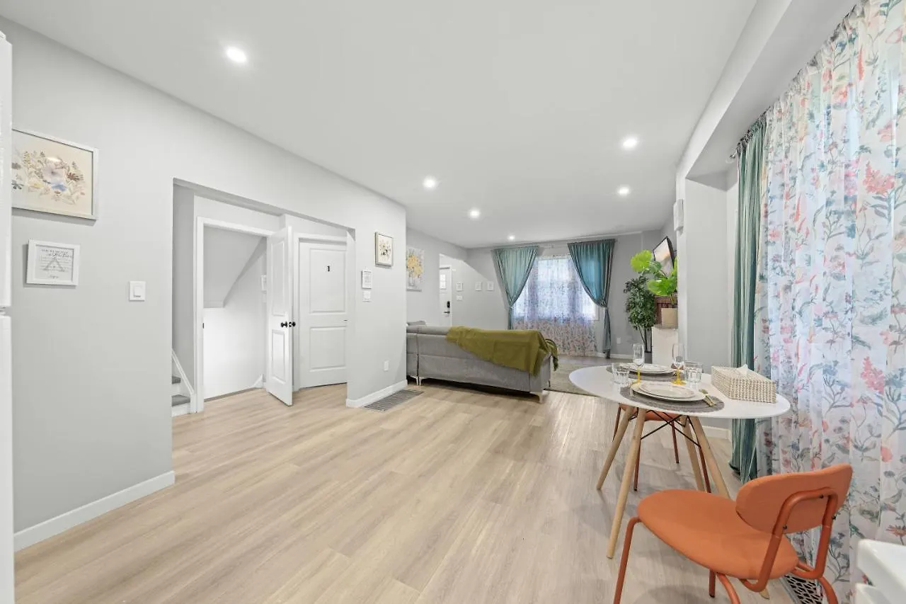 Close To Mall With Private Toilet, Free Wi-Fi And Parking Apartment Toronto