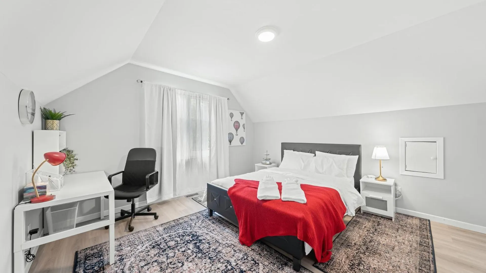 Close To Mall With Private Toilet, Free Wi-Fi And Parking Apartment Toronto Homestay