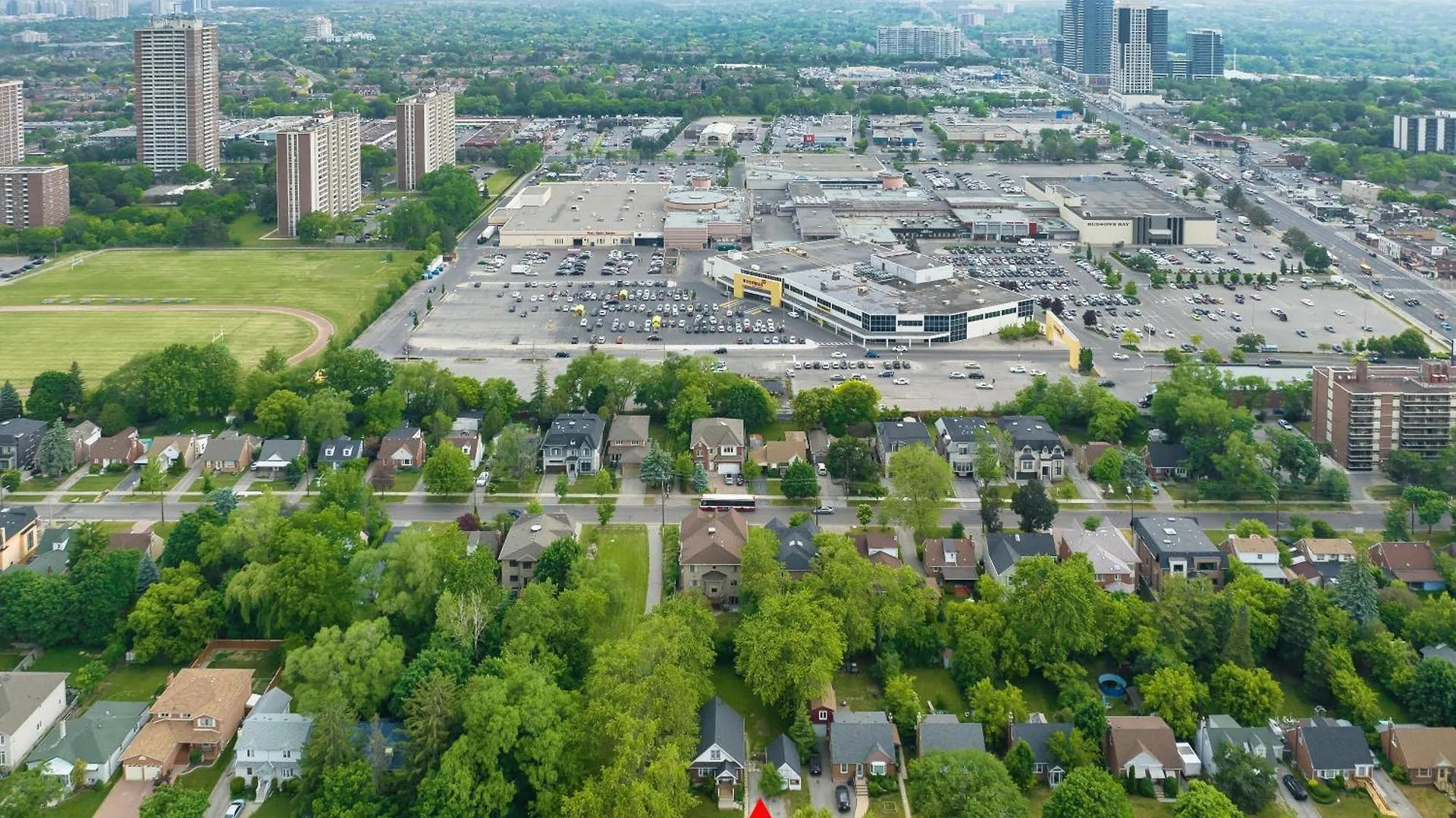 Close To Mall With Private Toilet, Free Wi-Fi And Parking Apartment Toronto
